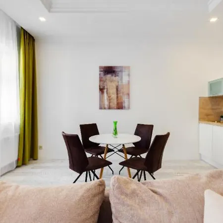 Mars Apt.,parking,15min Wenceslav Square Apartment